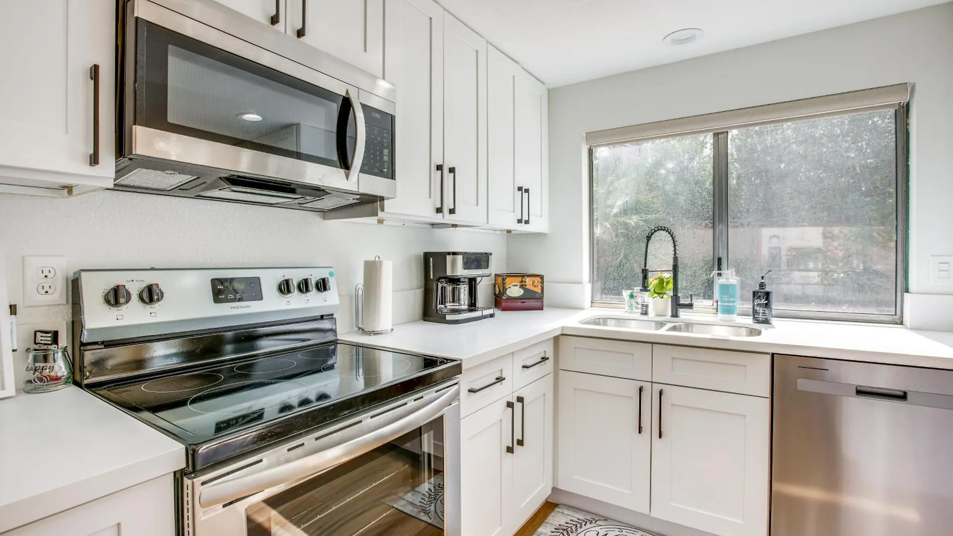 Pet-Friendly Las Vegas Home With Pool 4 Mi To Strip 0*,  ABD